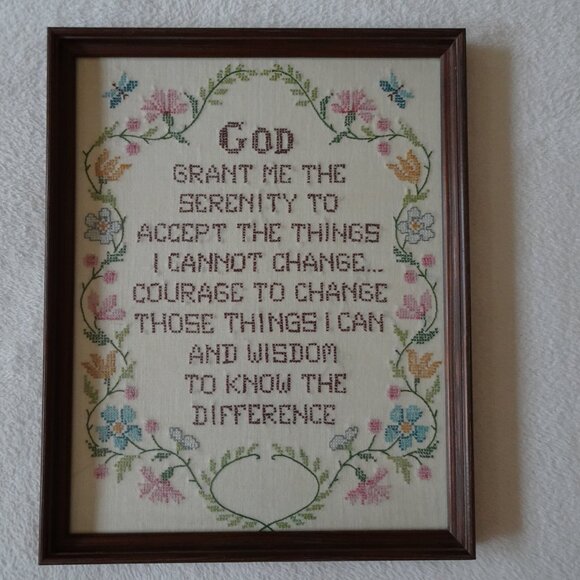 Vintage Framed Embroidery Cross Stitch "Serenity Prayer" Floral Design 17.5"x14" - Picture 3 of 15